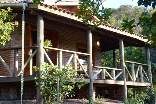Taman di luar Morada das Bromélias