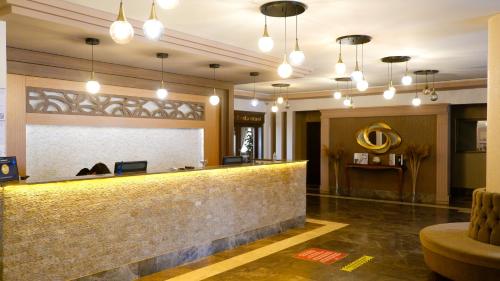 a lobby of a hotel with a reception counter at Hotel Labella Bergama in Bergama