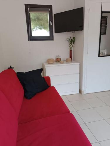 studio rénové dans résidence de vacances avec grande piscine chauffée, parking et terrasse
