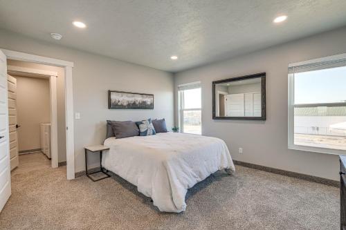 a bedroom with a bed and a window at Convenient Great Falls Condo Less Than 1 Mi to Shops! in Great Falls
