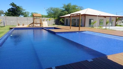 a large blue swimming pool with a playground at Apartamento margem do rio São Francisco in Paulo Afonso