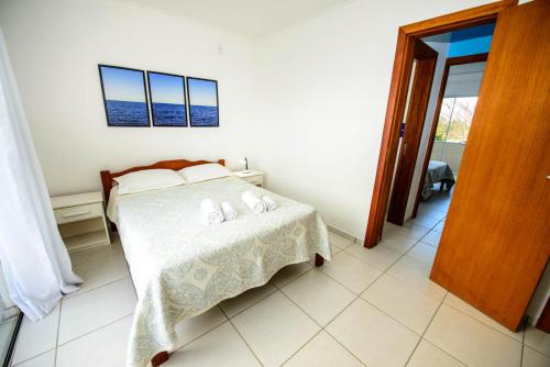 a bedroom with a bed and a window at Casa de praia a 200 metros do mar in Florianópolis