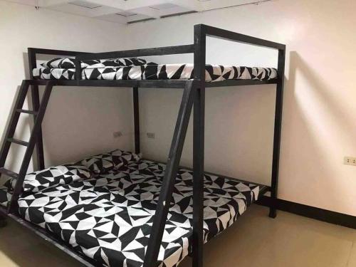Двуетажно легло или двуетажни легла в стая в D’HIDE OUT (place to have fun)