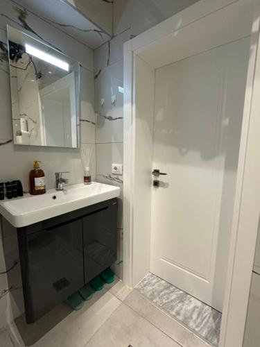 Cozy stay in the heart of Tirana - Image 6