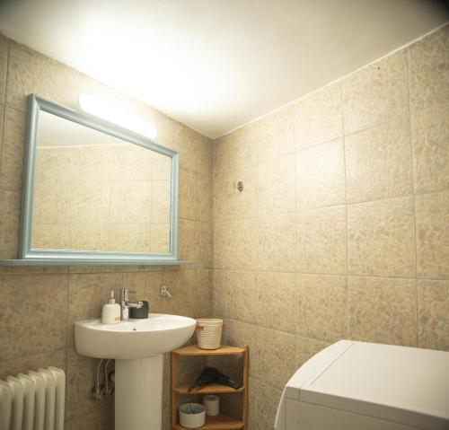 Family Apartment 10' from the Acropolis 100m2