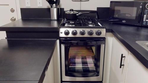 a stove with a pot on top of it in a kitchen at Emily's Escape AC Smart TV and Covered Parking in Snohomish