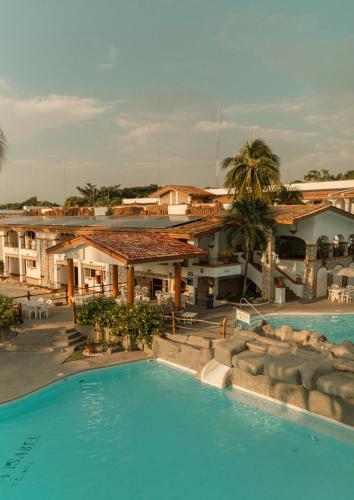 a view of a swimming pool at a resort at María Isabel Colima in Colima