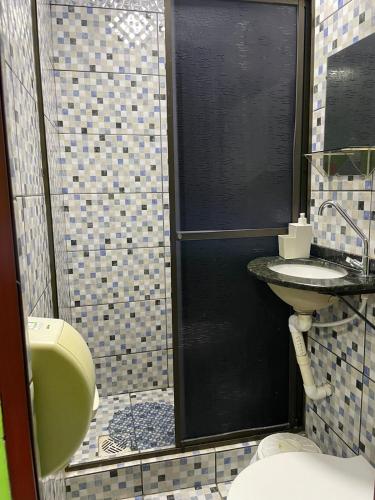 a bathroom with a toilet and a sink at Residencial Arcoiris in Puerto Iguazú