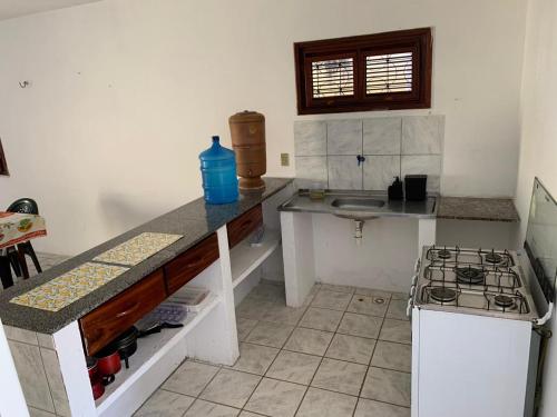 a kitchen with a counter top and a sink at Casa em Paracuru in Paracuru