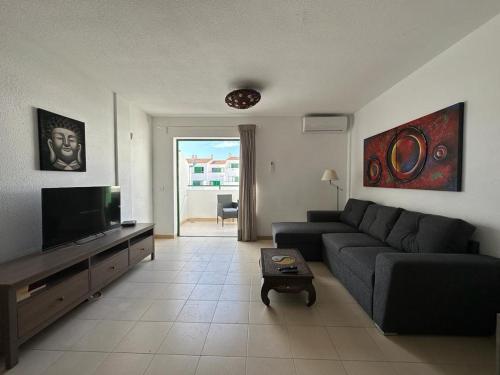 Cozy beachside apartment w pool
