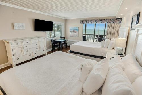 Ένα ή περισσότερα κρεβάτια σε δωμάτιο στο Quintessential Beach Retreat 2nd Flr