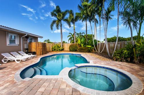Πισίνα στο ή κοντά στο Deluxe 5BR Home in Dania Beach near Beach, Casino, Heated Pool