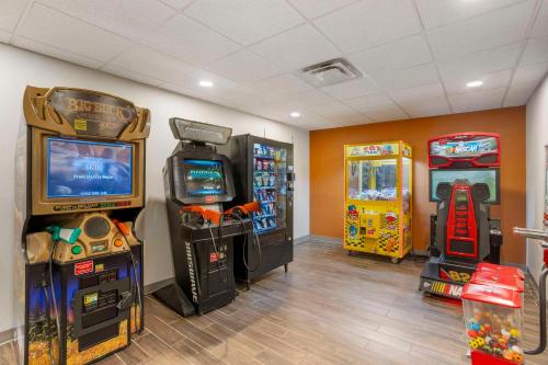 a room with arcade games and video game consoles at Comfort Suites in Bloomsburg