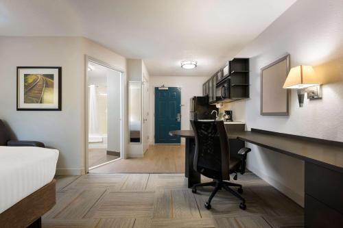 a room with a desk and a chair in a room at Sonesta Simply Suites Huntsville Research Park in Huntsville