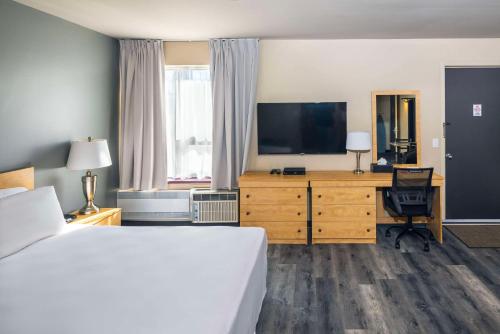 Μια τηλεόραση ή/και κέντρο ψυχαγωγίας στο Econo Lodge