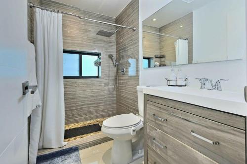 a bathroom with a toilet and a sink and a shower at Jacuzzi•Glamping•Gym•Parking•BBQ•Soft Beds•Secure in Miami