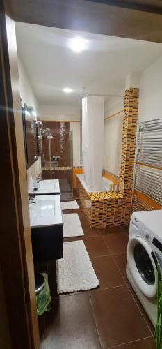 Um banheiro em Luxury 2bed flat with free parking