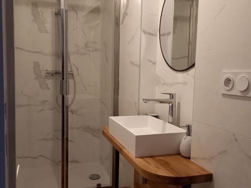 a bathroom with a sink and a shower at Gîte Cossé-le-Vivien, 5 pièces, 8 personnes - FR-1-600-113 in Cossé-le-Vivien