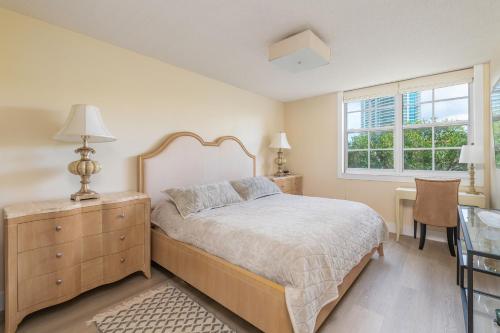 Ένα ή περισσότερα κρεβάτια σε δωμάτιο στο Spacious 3 Bedroom Condo in Aventura