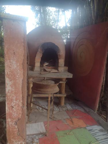 a brick oven with a bowl on a table at hostal Sueño Paraiso- Observatorio astronómico in Popayan