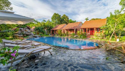 an image of a swimming pool at a resort at Ninh Binh Family Homestay in Ninh Binh