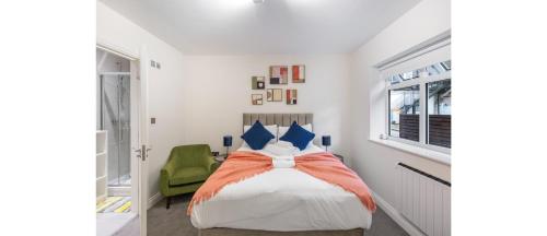 Vuode tai vuoteita majoituspaikassa Tranquil Retreat in Hendon: Comfort & Style Await