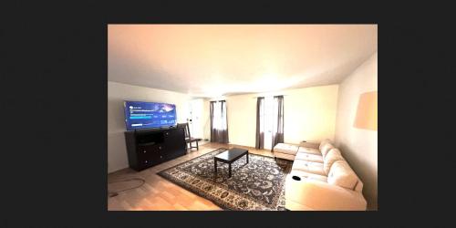 Μια τηλεόραση ή/και κέντρο ψυχαγωγίας στο Home in Hudson