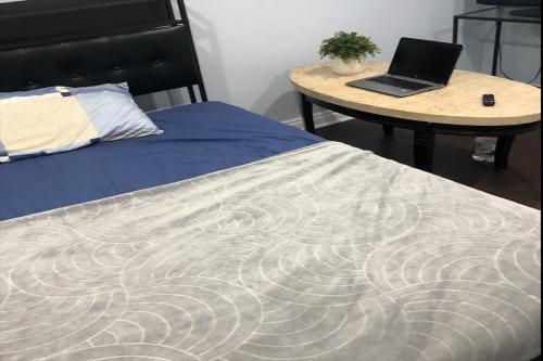 Ένα ή περισσότερα κρεβάτια σε δωμάτιο στο ShDelux103