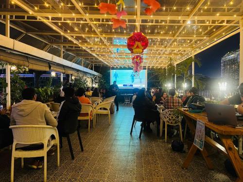 a group of people sitting at tables in a restaurant at hotel saina inn in Dehradun