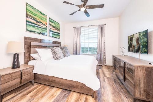 a bedroom with a bed and a ceiling fan at Pool*Top Floor*Forest Views*Balcony*VistaCay in Orlando
