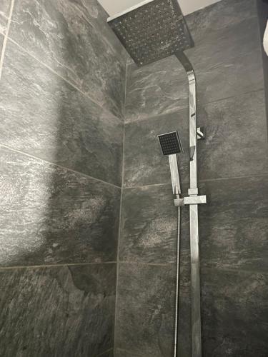 a shower with a shower head in a bathroom at Casita tranquila in Talavera de la Reina