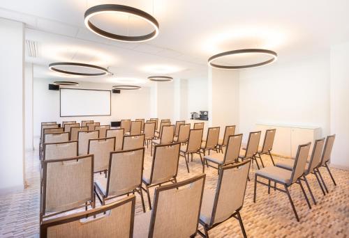 Zona business o sala conferenze di Radisson Hotel Saint Denis, La Reunion
