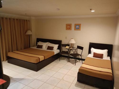 Una cama o camas en una habitación de Hotel Tavern Surigao