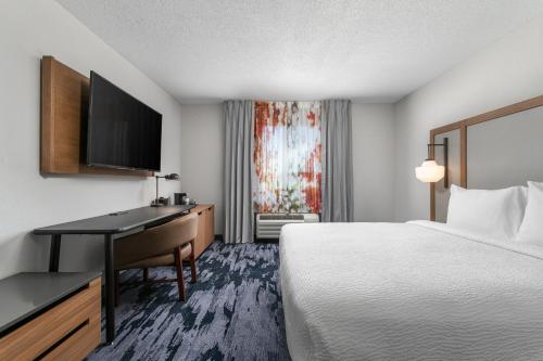 a hotel room with a bed and a desk at Fairfield Inn & Suites by Marriott Chattanooga South East Ridge in Chattanooga