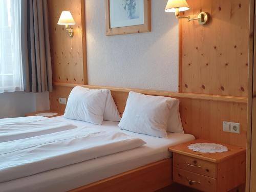 Postel nebo postele na pokoji v ubytování Gästehaus Zedlacherhof