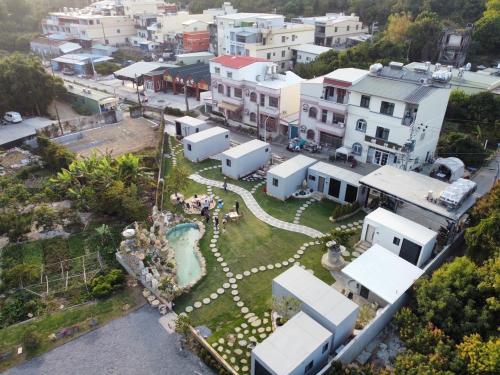Bangunan di mana terletaknya taman percutian