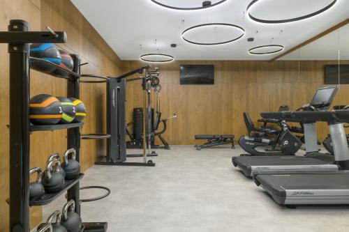 Fitness centrum a/nebo fitness zařízení v ubytování Four Points by Sheraton Budapest Danube