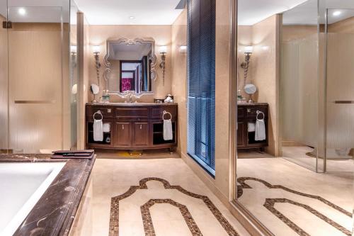 Salle de bains dans l'établissement The Yangtze Boutique Shanghai