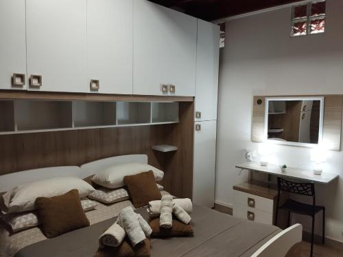 a bedroom with two beds and a table with towels at Affittacamere Vicino al Porto in Porto Torres
