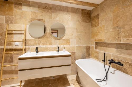 Un baño de Le Cocon Enneigé - Duplex 3 chambres