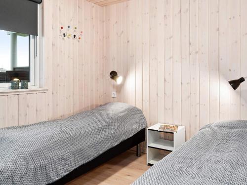 a bedroom with two twin beds and a window at Holiday home Kappeln XXX in Kappeln