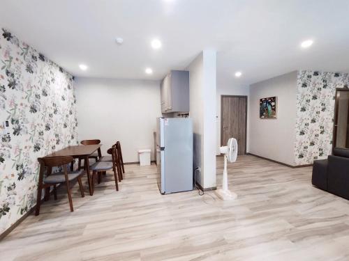 Η κουζίνα ή μικρή κουζίνα στο 2 Bedrooms Suite Pool Access@The Title Residencies Naiyang