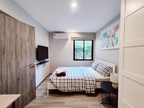 Ένα ή περισσότερα κρεβάτια σε δωμάτιο στο 2 Bedrooms Suite Pool Access@The Title Residencies Naiyang