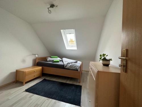 Postel nebo postele na pokoji v ubytování Ferienwohnung mit Balkon DG