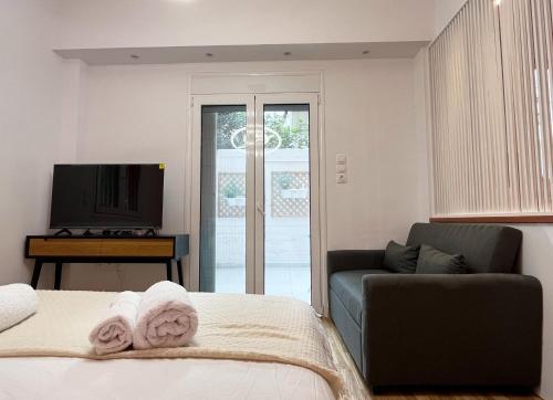 Cozy studio near Flisvos Marina
