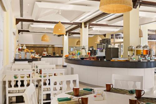 Nápoje v ubytování Al Hamra Village Hotel