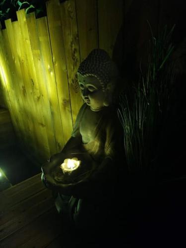 Photo de la galerie de l'établissement Appartement avec terrasse, petit jardin et piscine, à Cambo-les-Bains