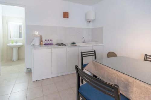Kuchyň nebo kuchyňský kout v ubytování CoZi Coliving Djerba