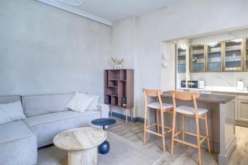 a living room with a couch and a table at Apartament Gris in Sopot