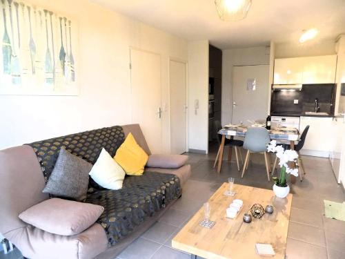 Royan - CONFORTABLE APPARTEMENT - TERRASSE et JARDINET PRIVATIF - WIFI